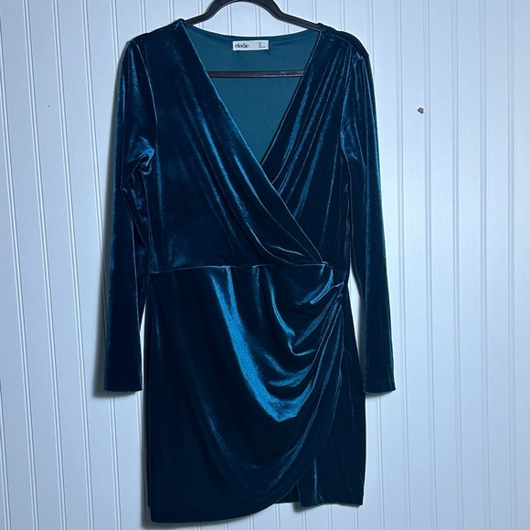 Elodie Deep Blue Velvet Long Sleeve Dress Sz L V Neck Velvet Party Cocktail - Picture 2 of 13